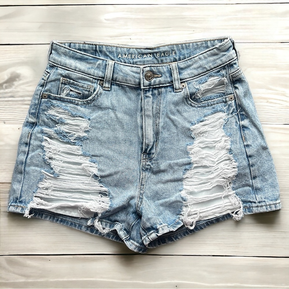 NWOT AE Women's Comfort Super Stretch Distressed Curvy Mom Denim Shorts